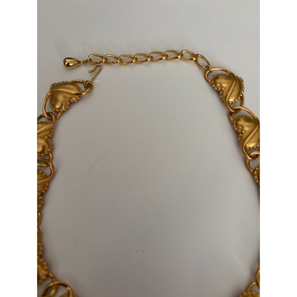 Vintage Trifari Gold Tone Collar Necklace Puffy Heart Links Chunky Excellent - Picture 4 of 7